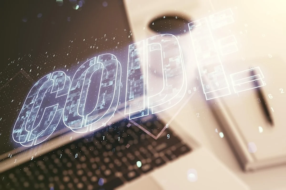 Kreatywny hologram słowo kodu na tle komputera